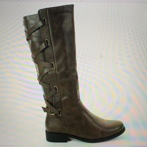 Womens boots. New in box!